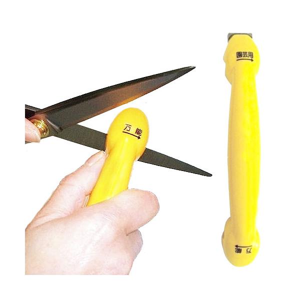 【送料無料】木鋏・刈込鋏・ラシャ切まで研げる「ハサミ専用研ぎ器」研ぎ部分は、「万能」と「園芸用」の２種類が付いています。　万能：ラシャ切りバサミ、キッチンバサミ、金切りバサミ、事務用はさみなど　園芸：植木鋏、花切りハサミ、刈り込み鋏、剪定鋏...