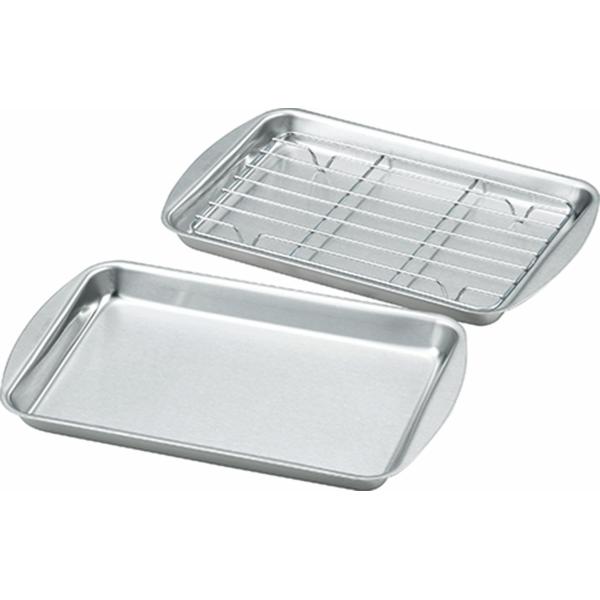 【送料無料】キッチンで大活躍！小型のトレー2枚と専用のアミが1枚セット。重ねて収納できるので保管に便利。材料の仕分けや下ごしらえ、フライの衣つけにも便利です。サイズ:トレー／240×155×20mm、アミ／195×130×13mmセット内容...
