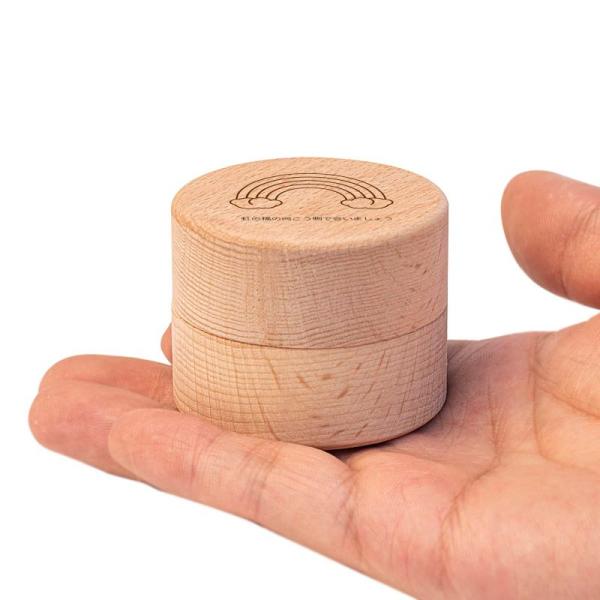 【商品名】　ミニ骨壷 ペット骨壷 虹の橋 木製 遺骨入れ メモリアル骨壷 猫 犬 兎 肉球 手 納骨容器 手元供養 ペット仏壇用骨壷 小さな骨壺 分骨つ 【商品説明】　・ミニサイズのペット用骨壺です。場所を取らないので、お墓が遠くてなかなか...