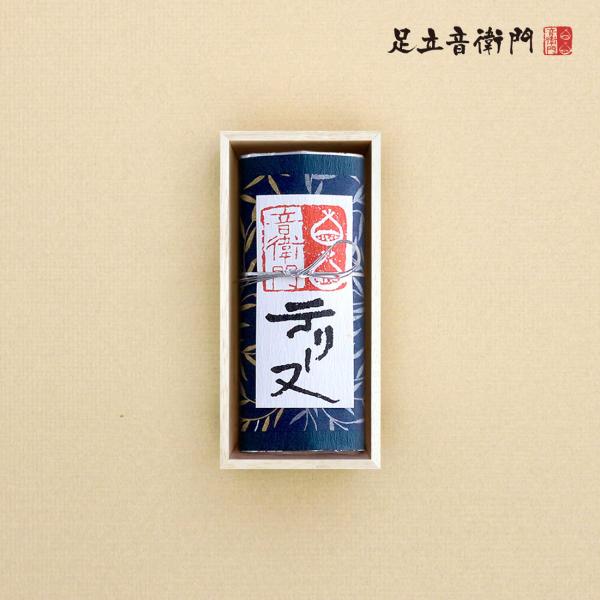 3種の栗が味わいに奥行きを栗の自然の美味しさを感じられるように、糖度を抑えた3種類の栗を厳選使用。国産の和栗、ヨーロッパ種マローネ栗、アンデス栗が、それぞれの個性を活かしながら、深みのある風味を生み出します。ケーキを切ると、断面いっぱいに栗...