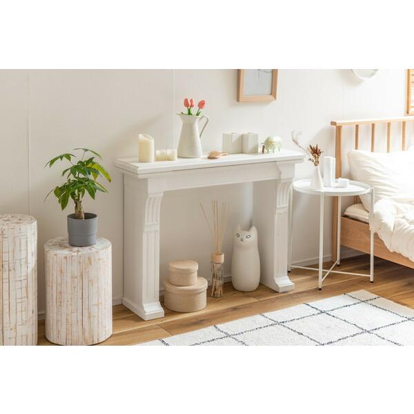 【木製の温かみとシャビーシックな魅力が溢れる、個性的な壁面装飾コンソール】アンティーク調マントルピースコンソールは、美しさと実用性を兼ね備えた素晴らしいインテリアアイテムです。木製の天然木で作られたこのコンソールは、上品なブラウンまたは清潔...