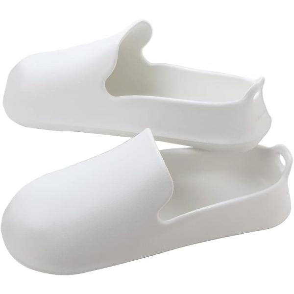 他サイト： マーナ (marna) お風呂のスリッパ (フック穴付き) バスブーツ 浴室掃除 (すべらない バスシューズ) 浮かせる収納 ホワイトの商品画像