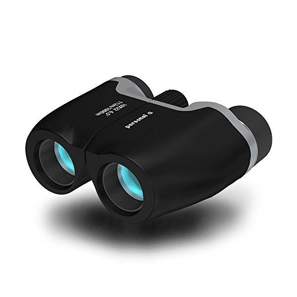 ・黒(ブラック)  430032・・Color:黒(ブラック)・【 メーカーより 】コンサートなど動きのある対象もはっきりとらえる。利き手を選ばないユニバーサルデザイン。持ちやすい丸みを帯びたフォルムが特長。10倍でも重量137gとトップク...