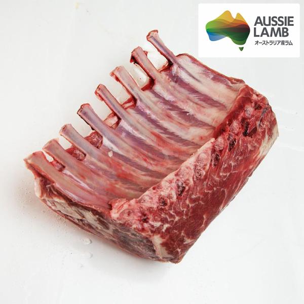 仔羊ラムの８リブ（骨8本付き）フレンチラックは背骨をはずしてあり包丁が骨の間にスッとはいるので簡単に８枚の骨付き肉が出来ます。解凍して丸ごとローストしてから切り分けてもいいですし、切り分けてからソテーしてもおいしくできます。・広大な大自然で...
