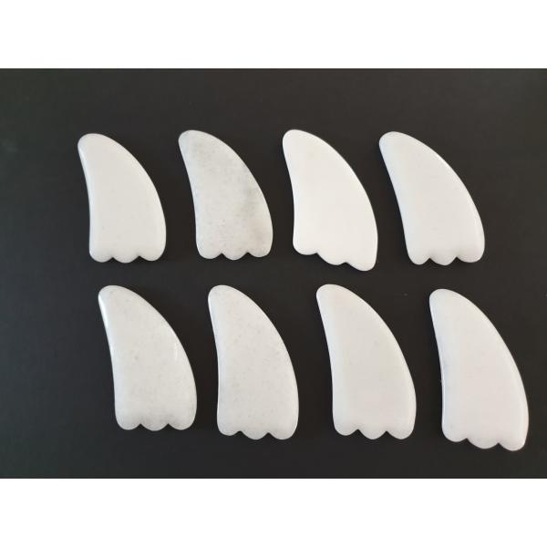 ホワイトクウォーツ　カッサプレート　１枚【セット内容】　ホワイトクウォーツ　カッサプレート１枚カッサは豊富な在庫の中から一枚送ります。すべて本物の天然石でどれも色彩が豊かで外れはありません。【仕様】産地：ブラジル サイズ10cm*5cm　5...