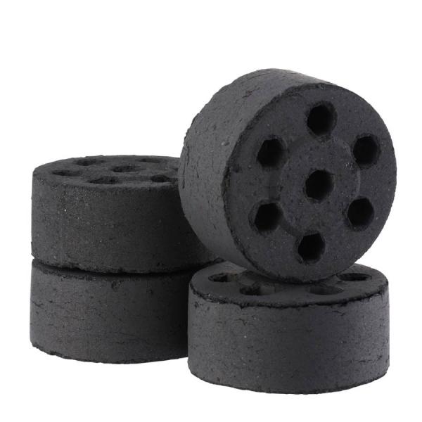 廃材のヤシガラを有効利用したヤシガラ成型炭。1個でステーキ4枚以上焼けるエコココロゴス・ミニラウンドDECO4個入り。ターボライターをミニラウンドDECOの1点に集中して20秒前後熱するだけで誰でも簡単に着火できます。中央の凸形状を下向けに...