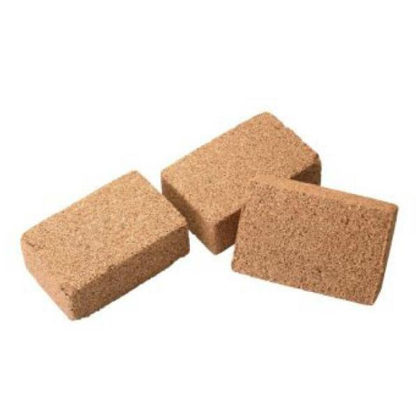 ピートを添加した桜の燻製ブロック使いやすい3分割仕様。「ピートについて」ピートとは泥炭のことで、ウイスキーの香り付けにも使われています。本製品は北海道産スモーキーピートを配合し、より深みのある香りと味に仕上がるプレミアムスモークウッドです。...