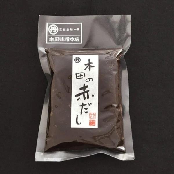 京味噌独特のきめの細かい、やや甘口の赤だしです。渋みを抑えた深みのある味とコクを魚貝類や旬の食材のお味噌汁に。調味料を合わせて、『田楽料理』などにもお使いいただけます。【内容量】300g【お味の目安】中口【タイプ】漉し味噌【アレルギー特定原...