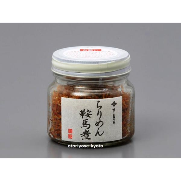 ちりめんじゃこに、山椒の実をきかせて炊き上げました。あたたかいご飯にまぶしてお召し上がりください。商品名 ちりめん鞍馬煮内容量 100g賞味期限 常温で180日原材料名 ちりめん（国産）、酒、濃口醤油、本味醂、実山椒、砂糖、米本醸造酢、（一...