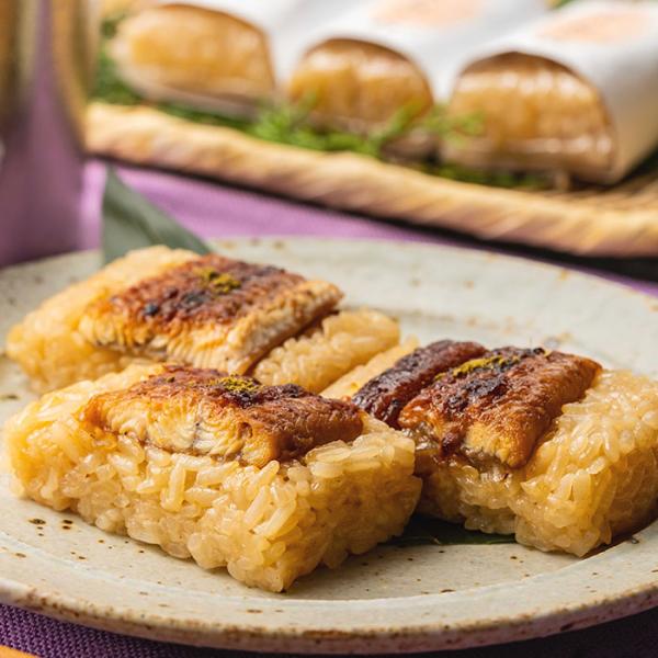 「晩酌しつつ、美味しく小腹も満たしたいときは、コレ。レンジで温めれば、伝統のタレが染みたもっちりご飯にふっくら蒲焼きで、ああ幸せ」。皮を削ぎ落した九州産うなぎの蒲焼きを、国内産餅米のおこわにのせ、押し寿司風に仕上げている。豊かな風味とまろや...