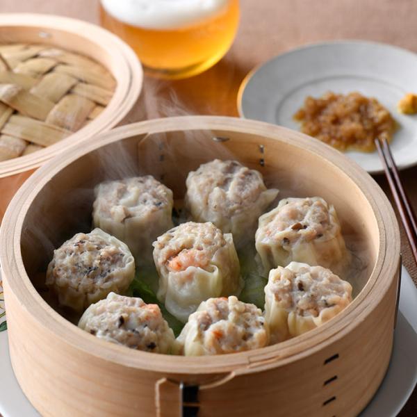 味の要は、北海道余市産『北島豚』。細挽き＆粗挽き肉と手切りのモモ肉を合わせ、コラーゲンスープとともに濃い旨みを閉じ込めた。さらに、ホタテとエビを加え、力強さはありつつ海鮮の風味も生きた穏やかな味わいに。自家製生姜醤を添えれば味が締まってまた...