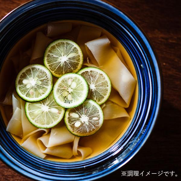名古屋の老舗「星が丘製麺所」が誇る、つるつる・もちもちの本格きしめんをご家庭で味わえます。愛知県産ブランド小麦「きぬあかり」を100％使用した幅広の麺は、強いコシとなめらかな喉ごしが特徴。噛むほどに小麦の風味が広がり、食べごたえも抜群です。...