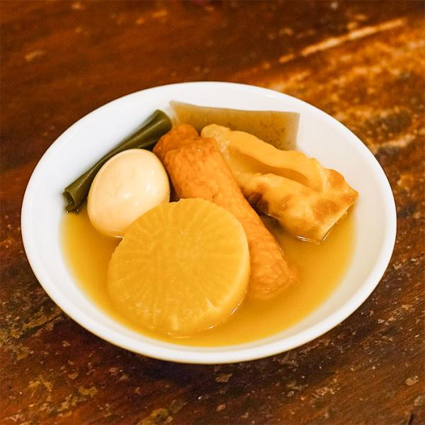 7種類のおでん種を帆立・鰹・いりこだし・昆布の出汁でじっくりと炊き上げました。優しい味付けにしています。常温で長期保存が可能で、いざと言う時は、温めずにそのままお召し上がり頂けます。