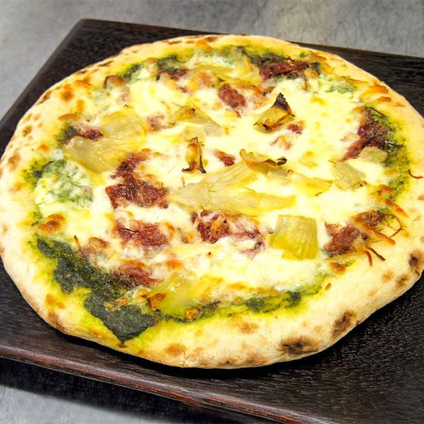 イタリア産のサンフェリーチェ・ゴールド（小麦）を使用。自家製コンビーフをたっぷりトッピングした千駄木腰塚ならではのピッツア。3種類のチーズとアーティチョークで大人の味に仕上げました。ピザの美味しさの決め手はチーズ。ピザに合うチーズをブレンド...