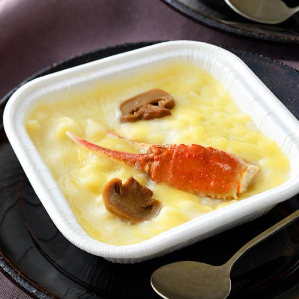 広島県にあるカニ料亭のスペシャリテを気軽に楽しめるこちら。味の要はまろやかな自家製ホワイトソースだが、実はそこに重ねた和風ダシがいい。芳醇な旨みがズワイガニの爪肉の甘みとも相まって、奥行きのある味わいを醸し出すのだ。ワインとの相性は格別。