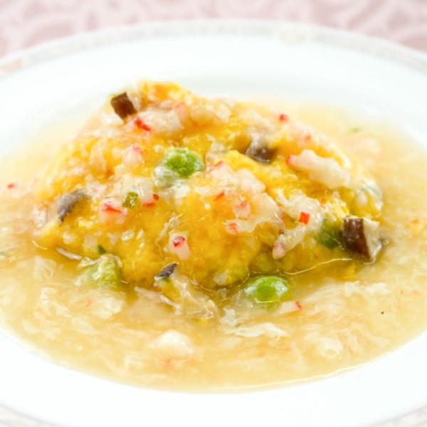 筍、椎茸、ズワイガニなどの具材の持ち味を最大限に引き出すよう、まずはねぎ油で香ばしく炒め上げる。そして玉子と合わせてふんわり丁寧に焼き上げられた一枚一枚のかに玉。あんかけにも贅沢にズワイガニを加え、口に運べば蟹の旨みがふわりと広がる。赤坂四...