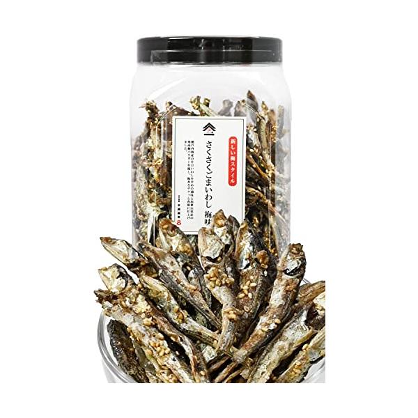 【国産にぼしとゴマの健康おやつ】大きめの国産片口いわし（にぼし）を少し甘めに味付けし、爽やかな梅風味と香ばしいゴマを振りかけました。サクサク食感で、いわしの旨味と少し甘く、ほろ苦い味がくせになる、低糖質なおやつ・珍味です。煮干し小魚をそのま...