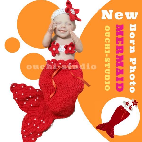 推奨月齢：０〜３か月カラー：赤セット内容：髪飾り、飾り（胸）、本体（尾）、リボン※リボンは本体（尾）のウエスト部分に通して衣装が脱げないようにするためのものです。ウエストのスカラップやパールの装飾など細かい部分にもこだわった女の子にぴったり...