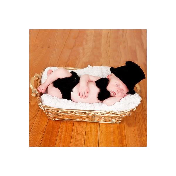 ※アルファベットオブジェ・花などは含まれません形態：3点セット(1)帽子(2）パンツ(3)蝶ネクタイ着心地：やわらか特徴：ニューボンフォト用の商品です。【タキシード】をモチーフにでおうちで簡単に生まれたての赤ちゃんを撮れますサイズ一覧【サイ...