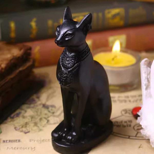 黒猫の女神バステト像｜エジプト神話の守護神 風水 開運 魔除け 幸運を招くスピリチュアルな猫の置物 インテリア雑貨古代エジプトで崇拝された守護女神バステトを象った黒猫の像です。静かに佇む姿には優雅な気品があり、空間に落ち着きと神秘のエネルギ...