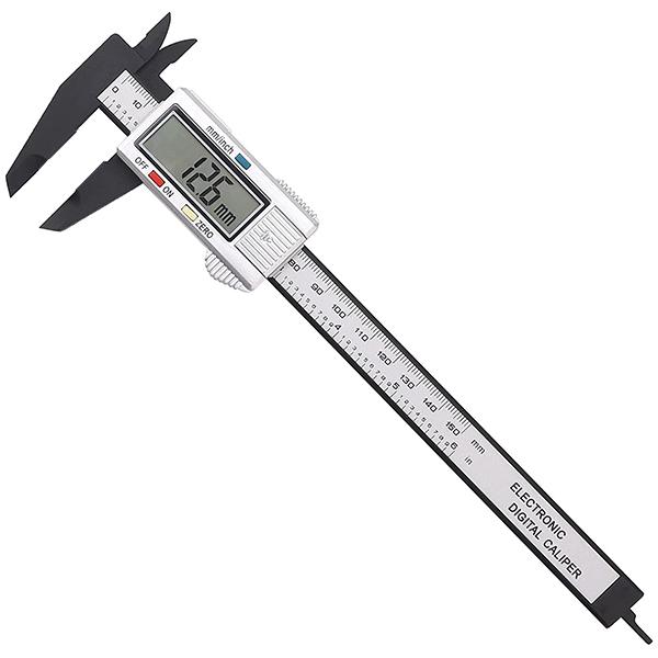 デジタル表示で見やすい、外径、内径、深さの測定可能 任意の箇所でZEROリセットができるので、比較測定に便利です軽くて丈夫なカーボン製 、mm/inchの切替が可能 ■商品仕様・全長：240mm・測定範囲：0.1mm〜150.0mm・刻み：...