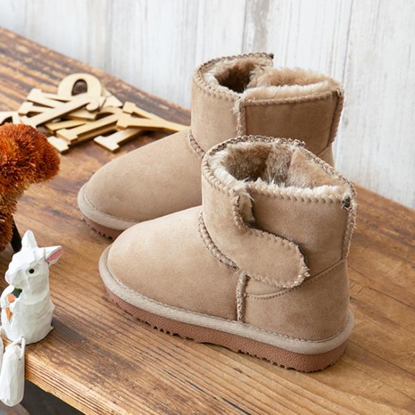 シリーズ累計144,000足販売！カラバリも可愛いベビームートンブーツが撥水加工になってリニューアル。デザインはシンプルなのにこだわりが詰まった暖かく優しい履き心地を実現。冬のお出かけにピッタリな機能をプラスしました！家族で履けるサイズ展開...