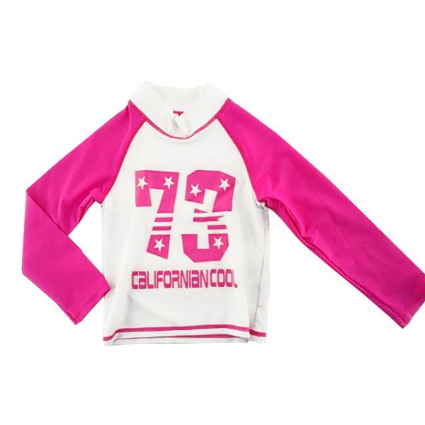 きっちりUVをカットする長袖ラッシュです。  色：ピンク系 品質：身頃・衿/ポリエステル80%　ポリウレタン20% 袖/ナイロン80%　ポリウレタン20% サイズ：身長95〜105cm 着丈/33cm身幅/24cm（小売店在庫品転売）のため...