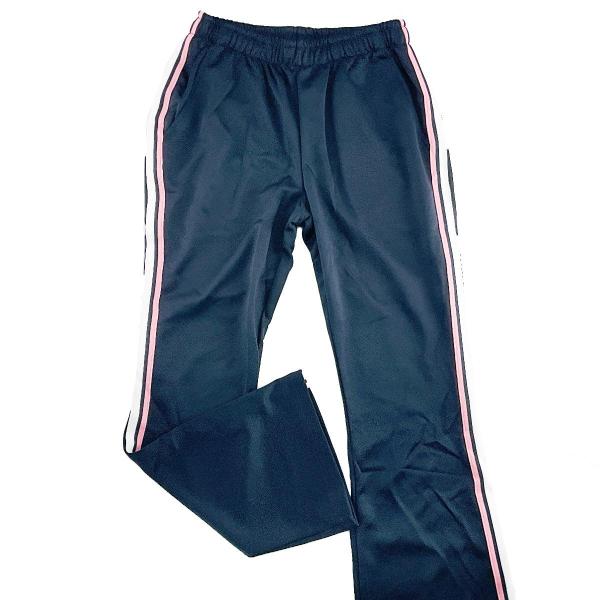 スラリと脚長見え！サイズも丈感もぴったりキマる、美ラインシルエットのジャージパンツです。もたつき感のないスマートなフィット感で、動きやすさはもちろん、颯爽とした印象を与えてくれます。自慢のバイカラーラインは、脚をより細く長く見せてくれるだけ...