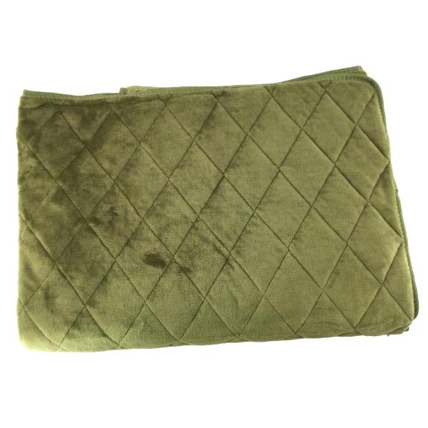 ボアラグと同じ表地を使用したキルトソファーカバーです。ずっと触っていたくなるふんわりやわらかな肌ざわりが魅力です。さっと掛けるだけの簡単取り付け！汚れても洗濯機で洗えるから、安心してお使いいただけます。※裏面に滑りにくい加工を施しております...