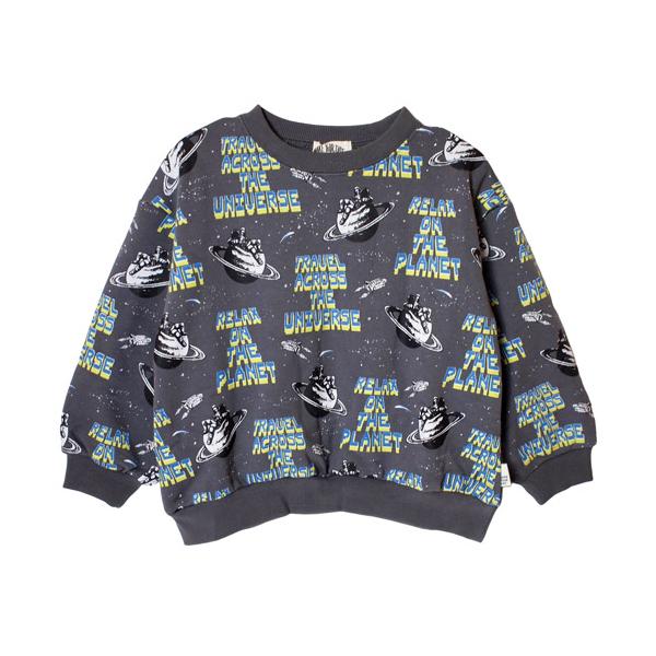 40%OFFセール SALE メイクユアデイ MAKE YOUR DAY 子ども服 スウェット 80-140 宇宙でひと休み総柄裏毛トレーナー チャコール 120cmまでメール便配送OK