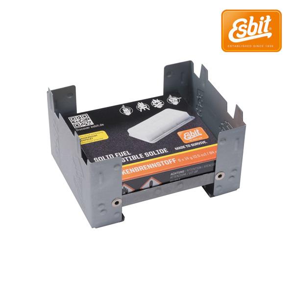 素材： ストーブ/亜鉛メッキ鋼 燃料/ヘキサミンサイズ： 収納サイズ/10×7.7×2.3cm 重　量： 86g 付属品： 固形燃料 （14g×6タブレット付き） 製造国： ドイツ メーカー： 株式会社飯塚カンパニー * ドイツ軍が正式採用...