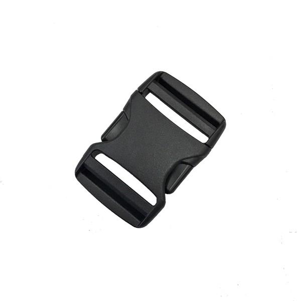 【素 材】ポリアセタール樹脂【対応テープ幅】38mm多くのアウトドアバッグメーカーが採用しているWOOJIN PLASTICのバックルです。サイドリリースタイプ、両側アジャスター（調整）タイプです。開閉を要する部分の、ベルトの調節に最適です。