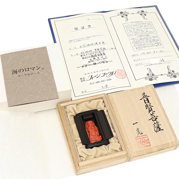 【商品名】天然珊瑚護本尊 普賢菩薩 川口一光・作【サイズ】収納ケース：約H5.5×W34×D1.5cm【素　材】桃珊瑚【付属品】画像のみ【備　考】新品同様/新品購入後自宅保管品【ランク】A+【状　態】全体的に状態良いです。【中古ランクの見方...
