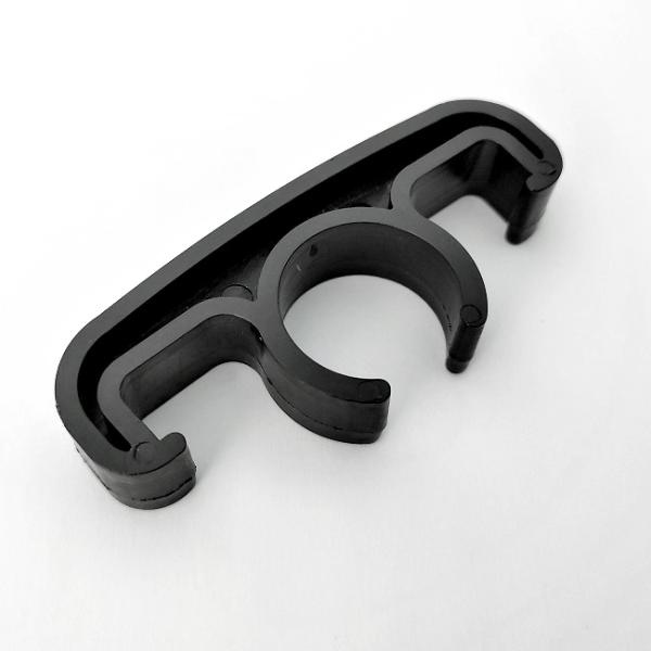 フットポンプの収納時に使用する留め具です。通常はホースと一体になっています。