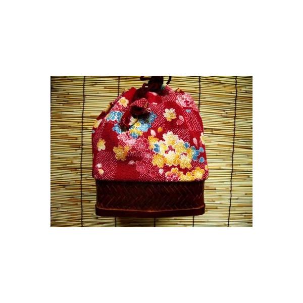 縮緬(ちりめん)巾着★籠付き[底枠組み付き菱細編み]エンジ色に桜模様
