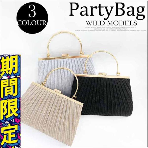 ◆背面はシンプルデザイン◆やや広めのマチがあるので、スマホやお財布、ご祝儀などが収納できます。◆内ポケットで小物の管理がしやすくバック内もスッキリ。