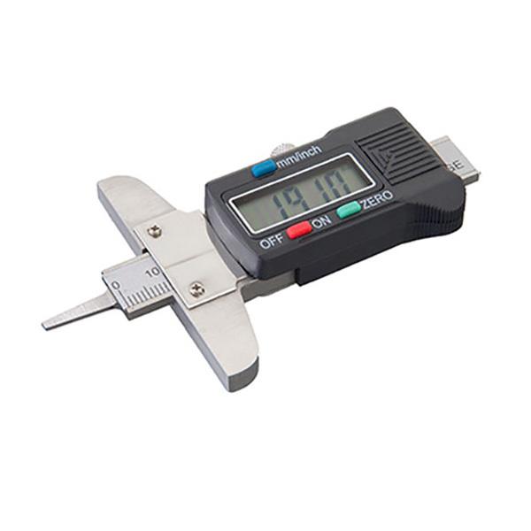 ●測定値が一目でわかるデジタルタイプ。●タイヤの溝深さ、段差等を測定できます。●測定範囲：0〜14.0mm(深さ測定0〜31.0mm)●最小目盛：0.01mm●サイズ：巾60.6×長さ99.7×厚み5.7mm●使用電池：テスト用SR44 1...