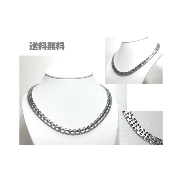 252個ものゲルマニウム粒を贅沢に装着した、純チタン製の高級磁気ネックレスです。軽量で錆びにくく、肌にも優しいチタン素材は、普段使いにも最適。首や肩のコリが気になる方にもおすすめです。ゲルマニウムは体温付近の温度（約32℃）でマイナス電子を...