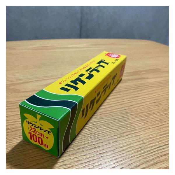 リケンラップ リケンファブロ◇さまざまな材質の容器にもピッタリと密着します。◇伸びやすく、破れにくいという性質を持ったフィルムです。◇適度なコシの強さがありますので、スムーズにカットできます。●材質：ポリ塩化ビニル樹脂●サイズ：22cm×1...