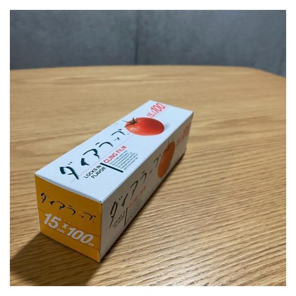 ダイアラップ 三菱ケミカル◇さまざまな材質の容器にもピッタリと密着します。◇伸びやすく、破れにくいという性質を持ったフィルムです。◇適度なコシの強さがありますので、スムーズにカットできます。●材質：ポリ塩化ビニル樹脂●サイズ：15cm×10...