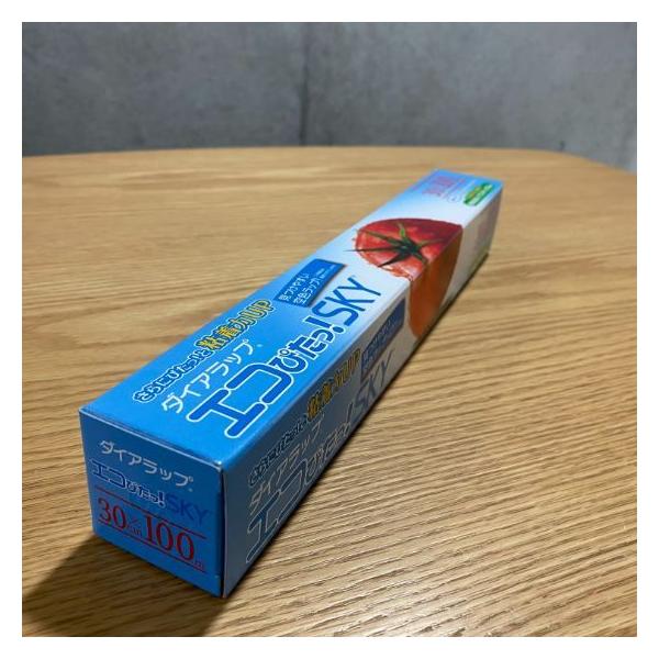 ダイアラップ エコぴたっ！ＳＫＹ 三菱ケミカル◇青色のラップです。◇多層構造となっており、食品と接触しない中間層に着色しています。◇ラップのみの焼却時に塩素系ガスが発生しません。◇ポリオレフィン単層ラップと比較してバリア性に優れています。●...