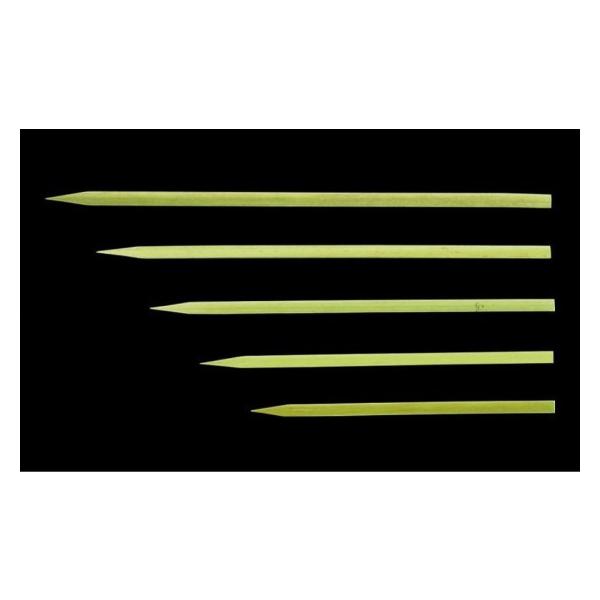 平串 （15cm）◇つくねや練り物など柔らかい食材を突き刺す竹串です。◇平らな面で食材を安定させられるので用途も多彩です。◇青皮の緑が映えるので演出用に突き刺して盛付けるのも良さそうです。◇竹串はシンプルなスタンダードモデルの丸串から料理に...