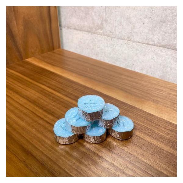 カエン ニューエースE　7g　（シュリンク包装・アルミカップ付き）◇国内シェアNo.1の固形燃料です。◇ホテルや旅館でおなじみの鍋物や焼物で使う固形燃料です。◇最近ではアウトドアでの料理や火起こしに使われています。◇燃焼後のあと片付けが楽な...