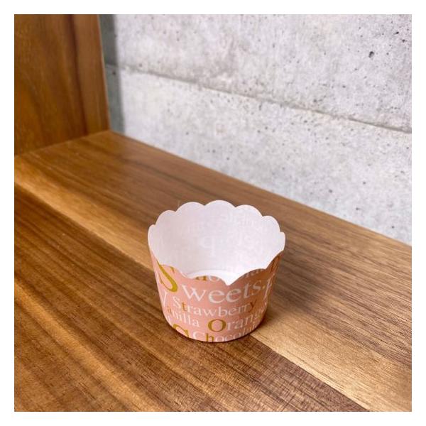 NP-8 スイーツ柄◇ひと口サイズのマフィンカップです。◇ナチュラルなベーキングカップです。◇そのまま生地を流し込んでオーブンで焼成が可能です。●材質：紙●容量：約 55ml●サイズ（口径×底径×高さ）：φ52×φ43×H35mm●入数：100枚
