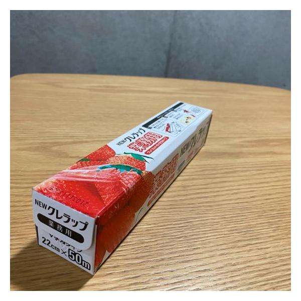 NEWクレラップ クレハ◇NEWクレラップは、熱に強く電子レンジからフリーザーまで使える食品用ラップです。◇食品の酸化を防ぎ、みずみずしく新鮮に保ちます。◇V字刃採用でクルッと簡単にカットできます。●材質：ポリ塩化ビニリデン●サイズ：22c...