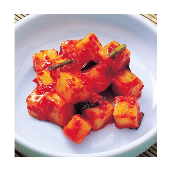 コリッとした食感がたまらない一品!サイコロ状の大根キムチ