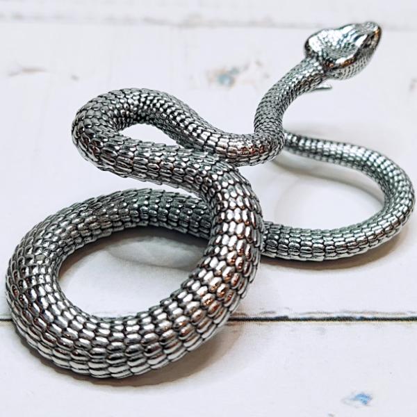 p104b【プラチナ仕上✧】白蛇ピアス シルバー925 神秘的 開運 スネーク