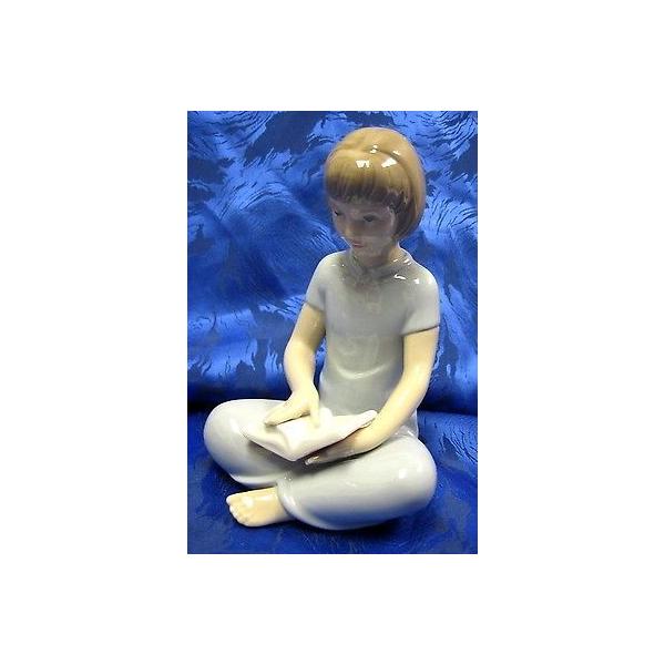 リアドロ MY FAVORITE TALE - GIRL SITTING READING A BOOK NAO BY LLADRO #1834 リアドロ MY FAVORITE TALE - GIRL SITTING READING A BOOK NAO BY LLADRO #1834