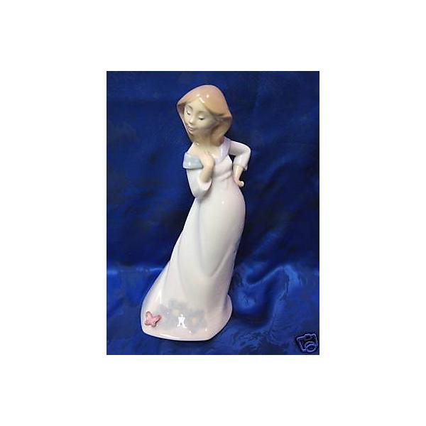 リアドロ SWEET NATURE FEMALE GIRL バタフライ PORCELAIN FIGURINE NAO BY LLADRO #1559 リアドロ SWEET NATURE FEMALE GIRL バタフライ PORCELAIN FIGURINE NAO BY LLADRO #1559