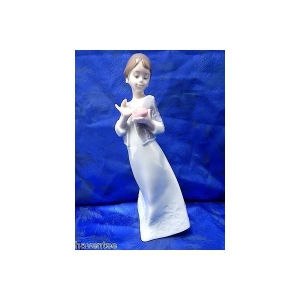 リアドロ GIFT FROM THE ハート GIRL SPECIAL エディション 2013 FIGURINE NAO BY LLADRO #1786 リアドロ GIFT FROM THE ハート GIRL SPECIAL エディション 2013 FIGURINE NAO BY LLADRO #1786